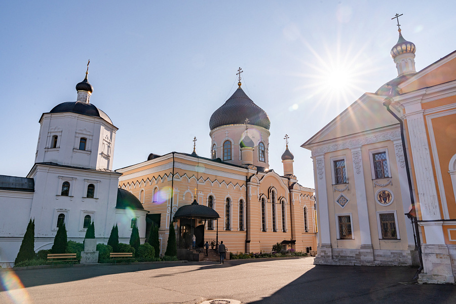 Божественная литургия в соборе Всемилостивого Спаса Вознесенской Давидовой пустыни